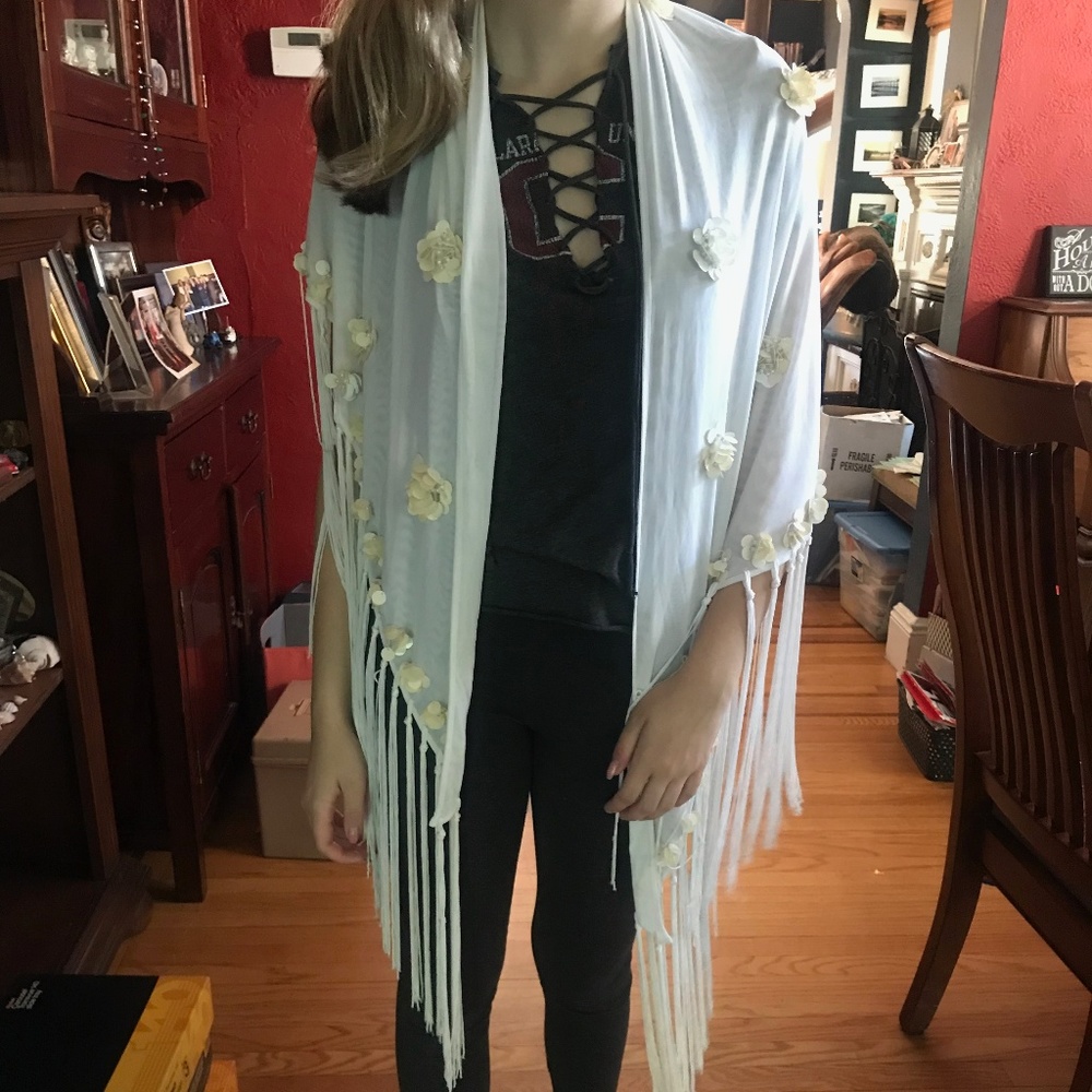 LIST White Floral Shawl - List